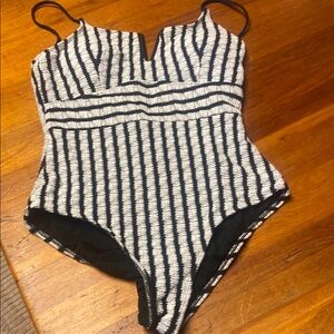 SHEIN Black and White Striped One Piece Swimsuit with Sweetheart Neckline